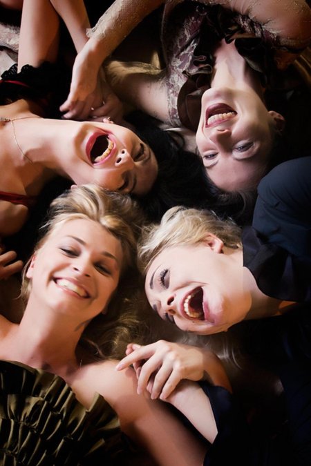 Смеющаяся девушка