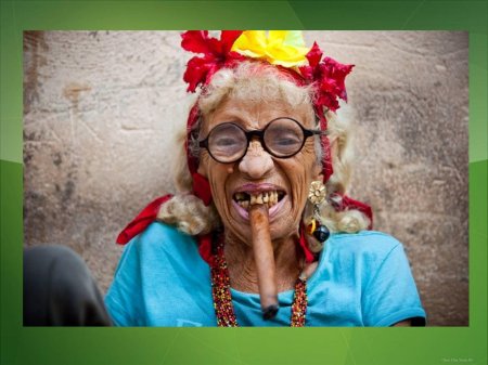 Кубинская бабушка с сигарой