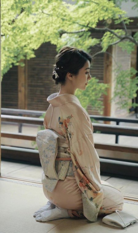 Традиционное женское кимоно