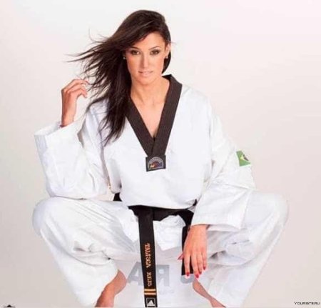 Кэти лонг каратистка