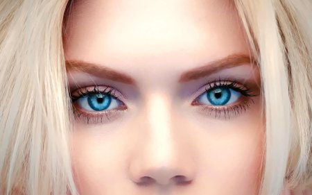Блондинка с голубыми глазами