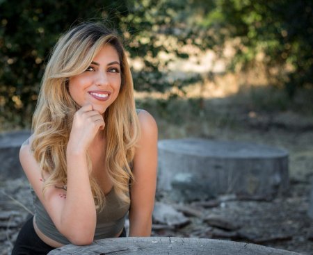 Красива женщина