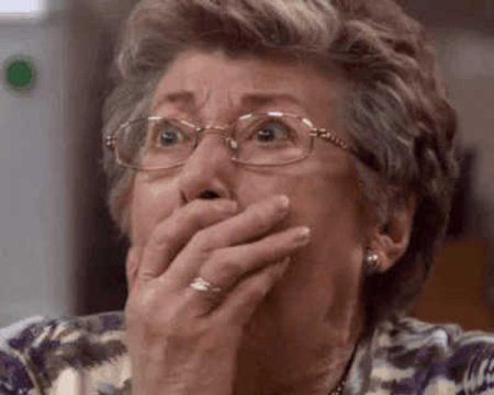 Бабушка плачет