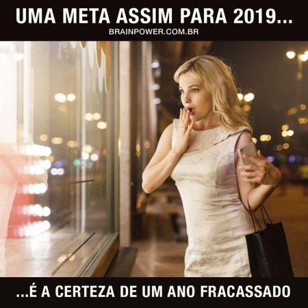 Женщина у витрины