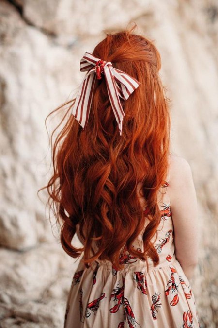 Девушка с рыжими волосами