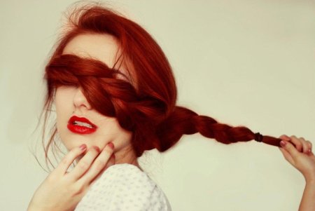 Девушки с красными волосами