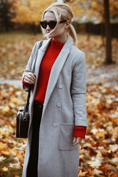 Серое пальто