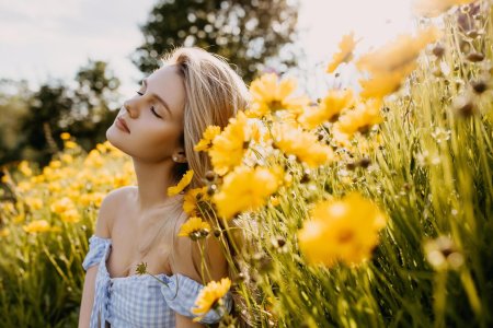 Девушка цветами