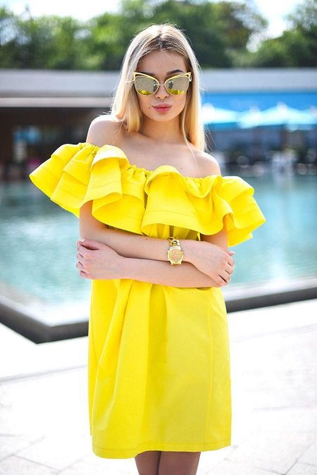 Платье желтое