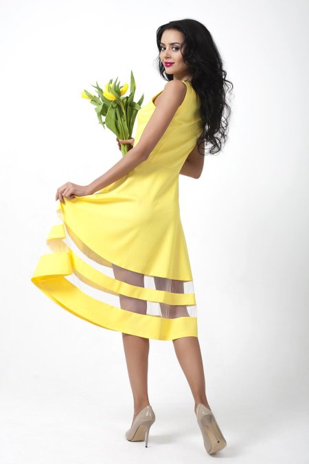 Желтое платье