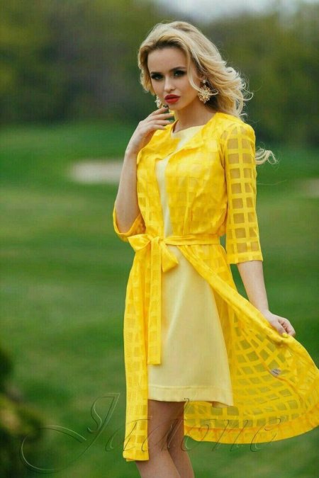 Жёлтое платье для женщины