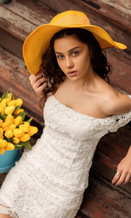 Девушка в шляпе