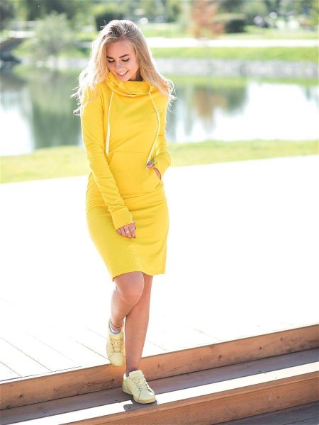 Платье желтое