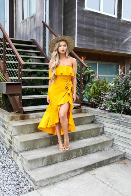 Зендая в желтом платье фотосессия