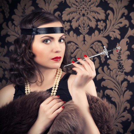 Женщина с мундштуком