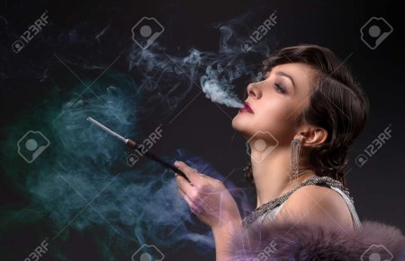 Женщина с мундштуком