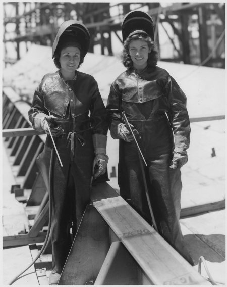 Женщина сварщик