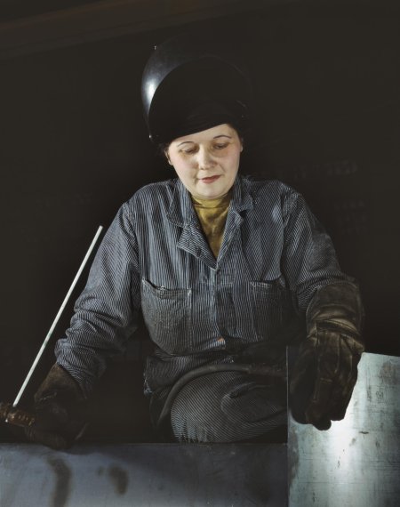 Женщина сварщик ссср