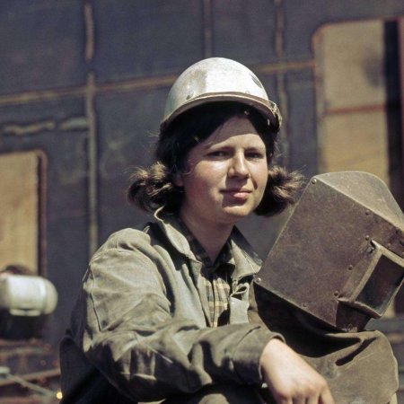 Девушка сварщица ссср