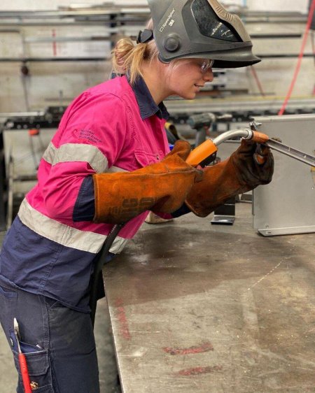 Сварщица екатерина