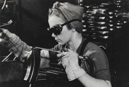 Советские женщины сварщики