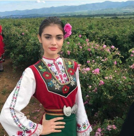 Национальный костюм болгарии женский