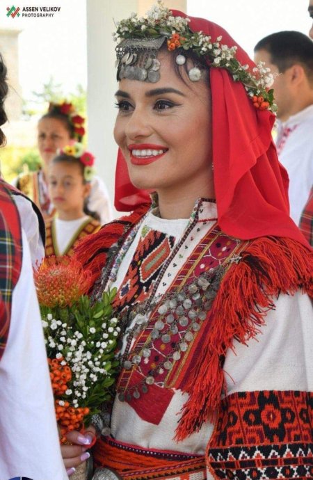 Болгарский национальный костюм женский
