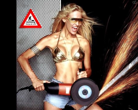 Девушка с электроинструментом