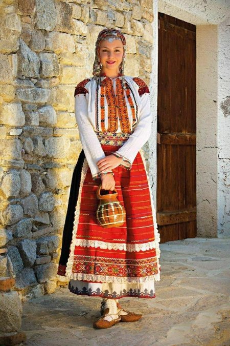 Национальный наряд болгарии