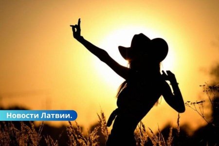 Девушка на закате