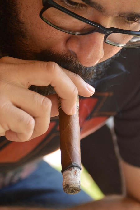 Рука с сигарой