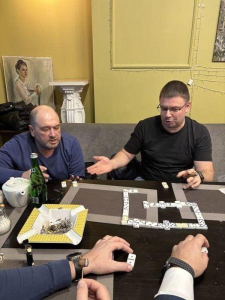 Играть в домино