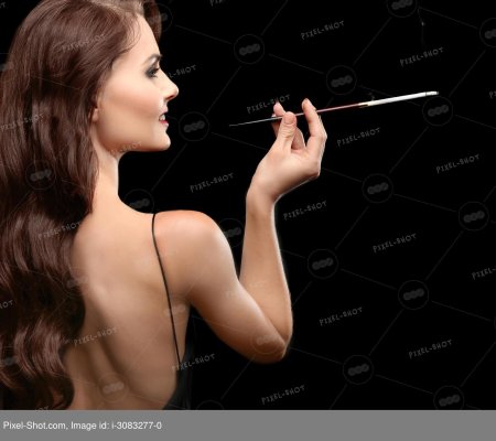 Девушка с мундштуком