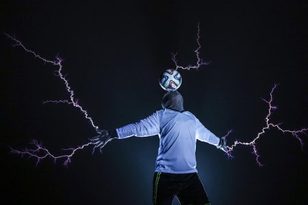 Молния футбол