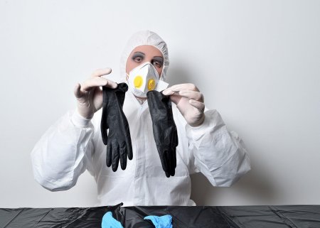 Доктор в маске