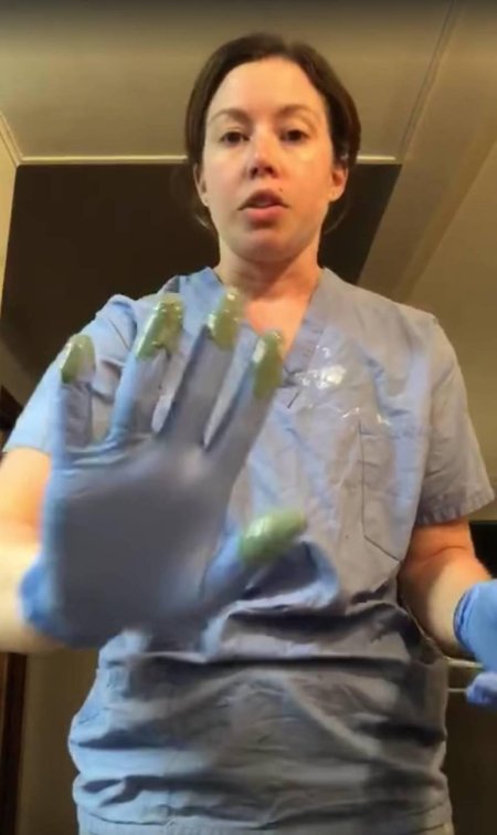 Резиновая перчатка