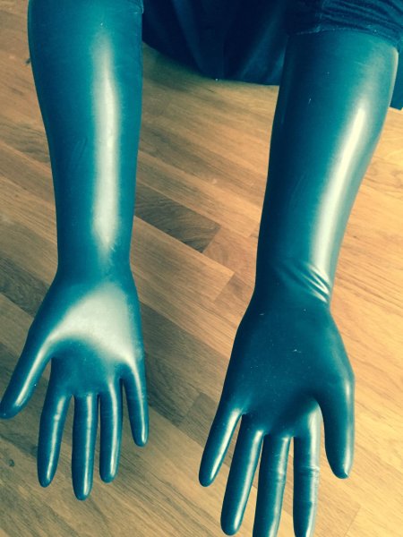 Резиновые перчатки фетиш