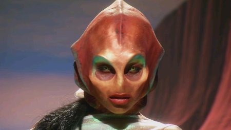 Красивая инопланетянка