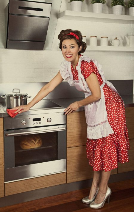 Красивая домохозяйка