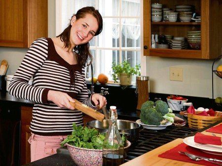 Домохозяйка на кухне