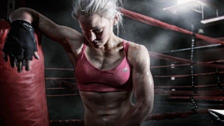 Девушка бокс