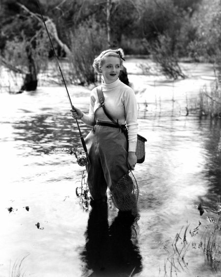 Девушка на рыбалке