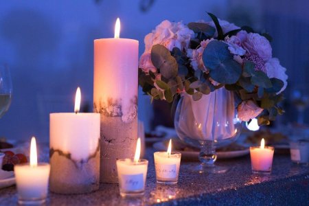 Свеча на столе