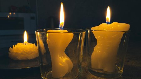 Восковая свеча