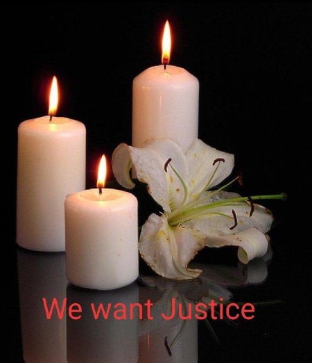 Свеча на темном фоне