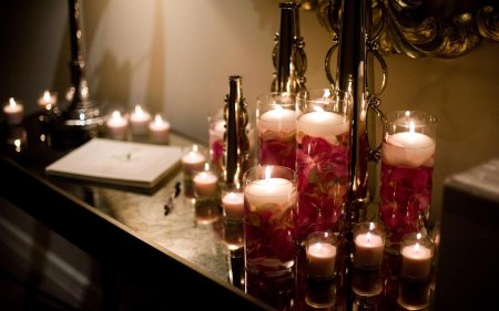 Стол со свечами