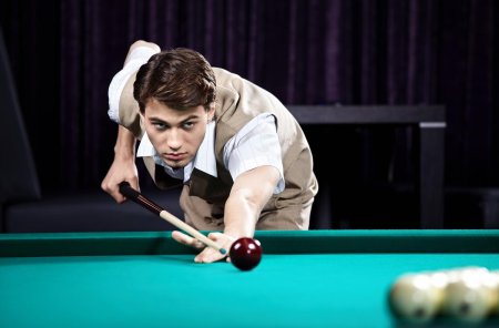 Бильярд мужчина