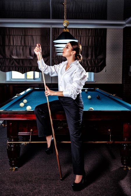 Бильярд девушка