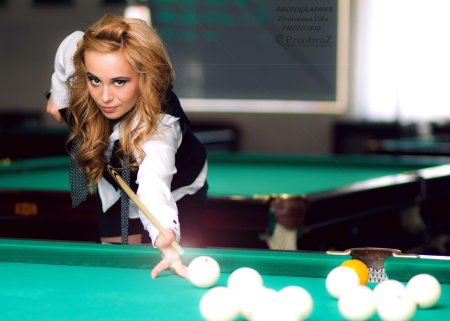 Бильярд девушка