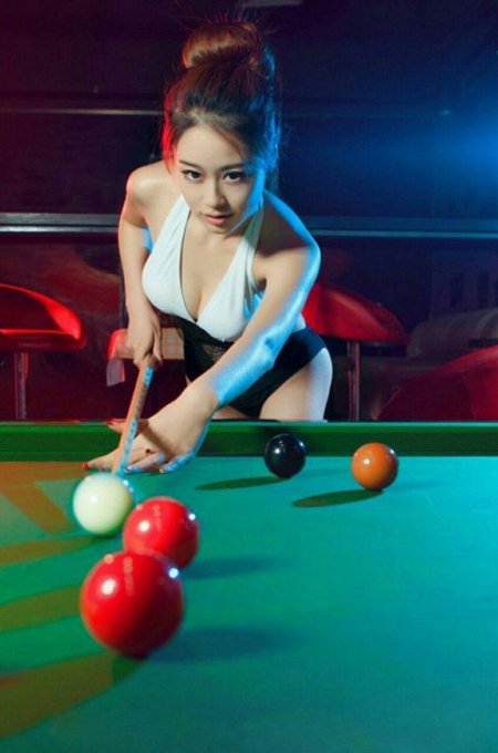 Бильярд девушка